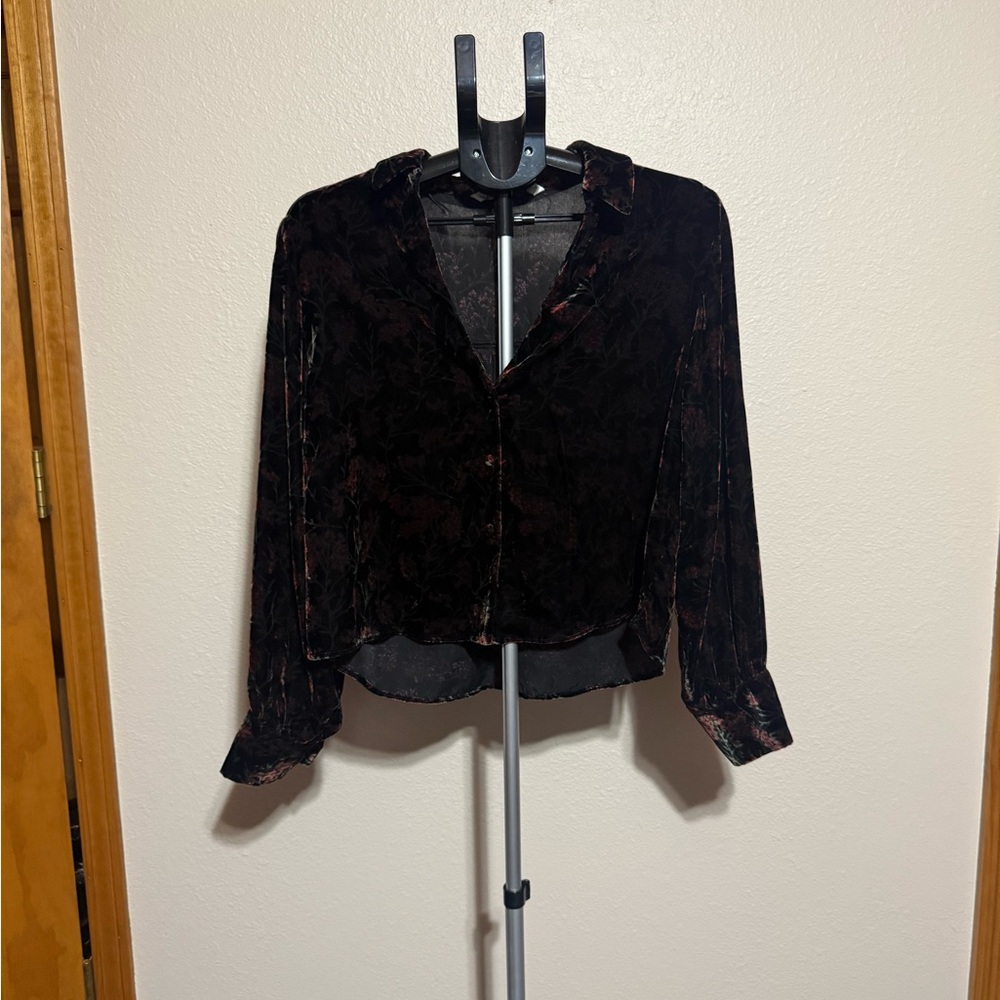 Zara Black/Red Floral Velvet Long-Sleeve Button-Front Blouse